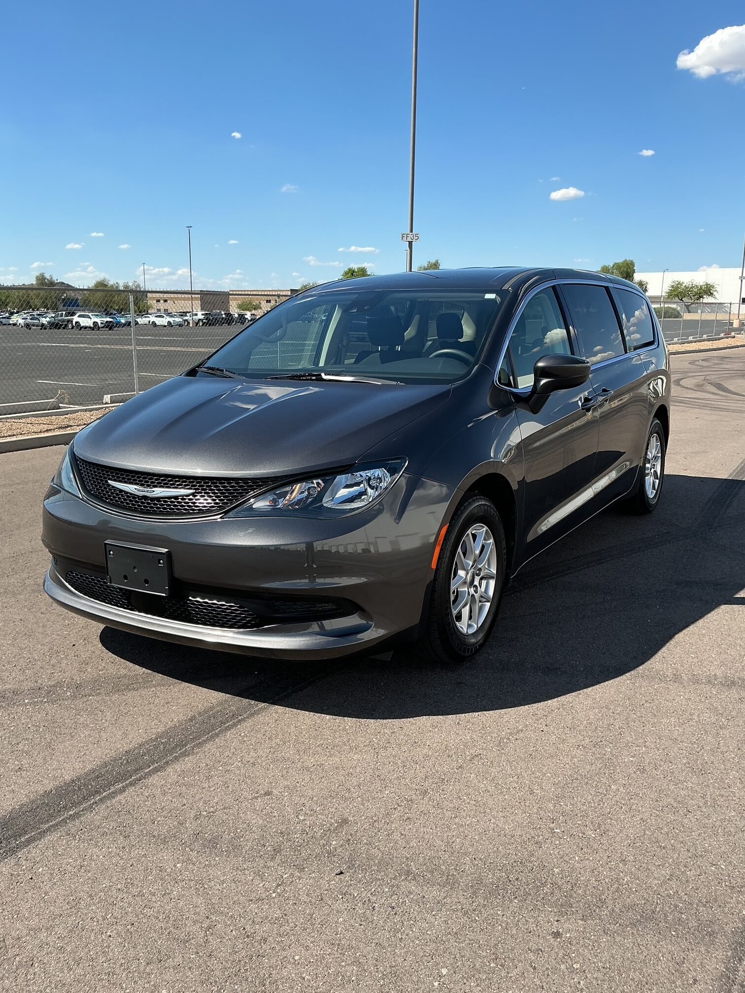 2023 Chrysler Voyager LX